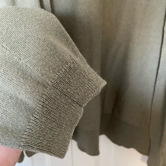 🎉 5/$30 - Forest Green cardigan - Picture 2 of 3